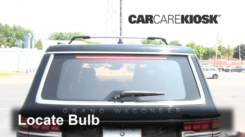 2022 Jeep Grand Wagoneer Series III 6.4L V8 Éclairage Feu de freinage central (remplacer l'ampoule)